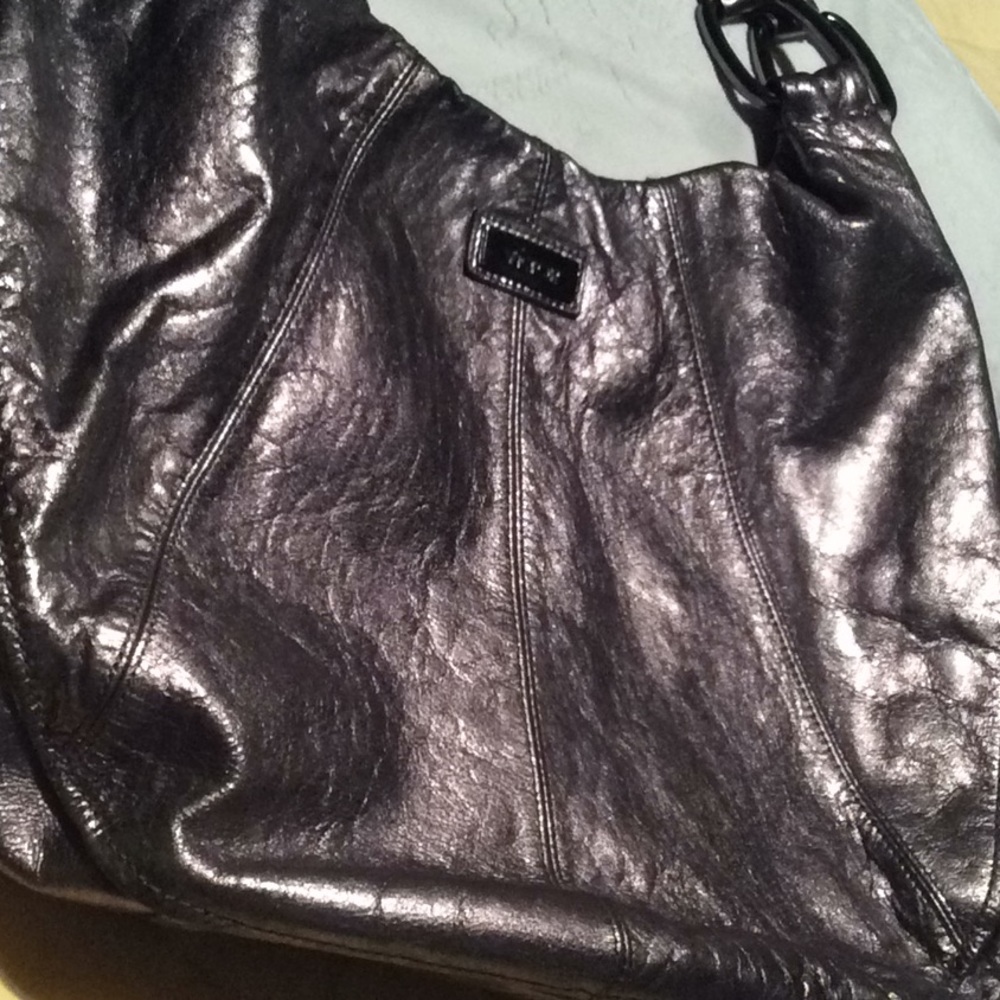 Victor Shoulder Bag